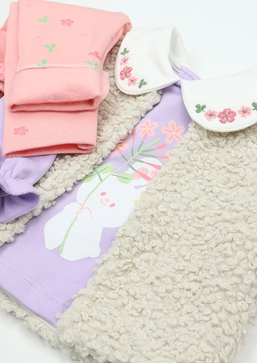 set-trei-piese-fete-vesta-lila-3 Set din trei piese flaușat cu Iepuras și floricele