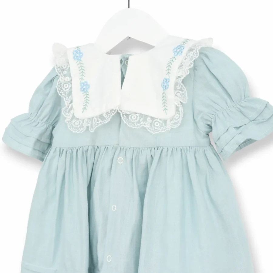 Rochie din bumbac cu flori brodate si dantela