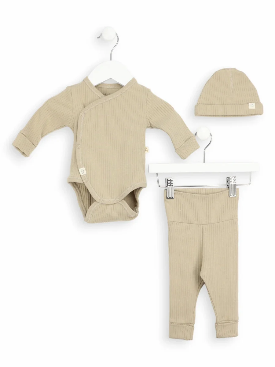 Set-3-piese-bebe-beieti-body-pantaloni-norisor-1 Set-3-piese-bebe-beieti-body-pantaloni-norisor-1